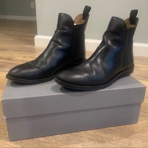 Gently worn Everlane Italian Chelsea Boots
